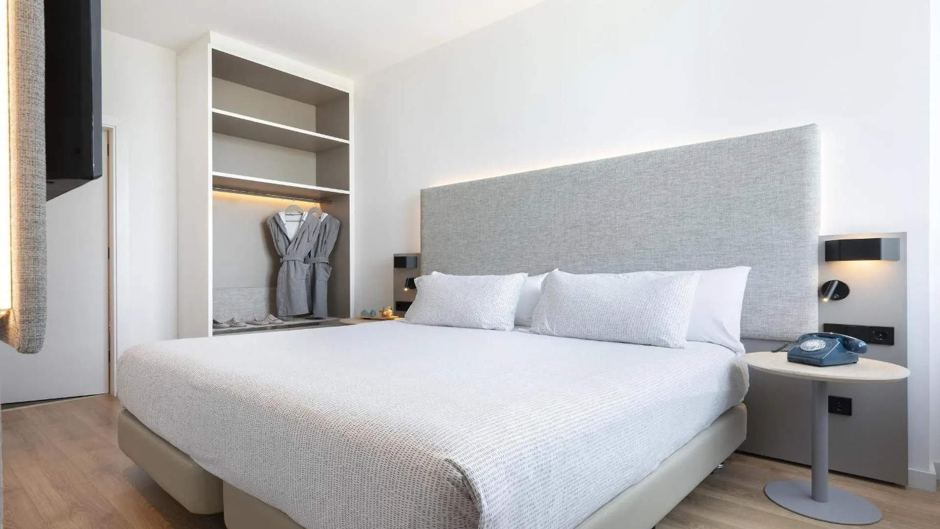 Innside By Melia Barcelona Aeropuerto El Prat de Llobregat 4*,